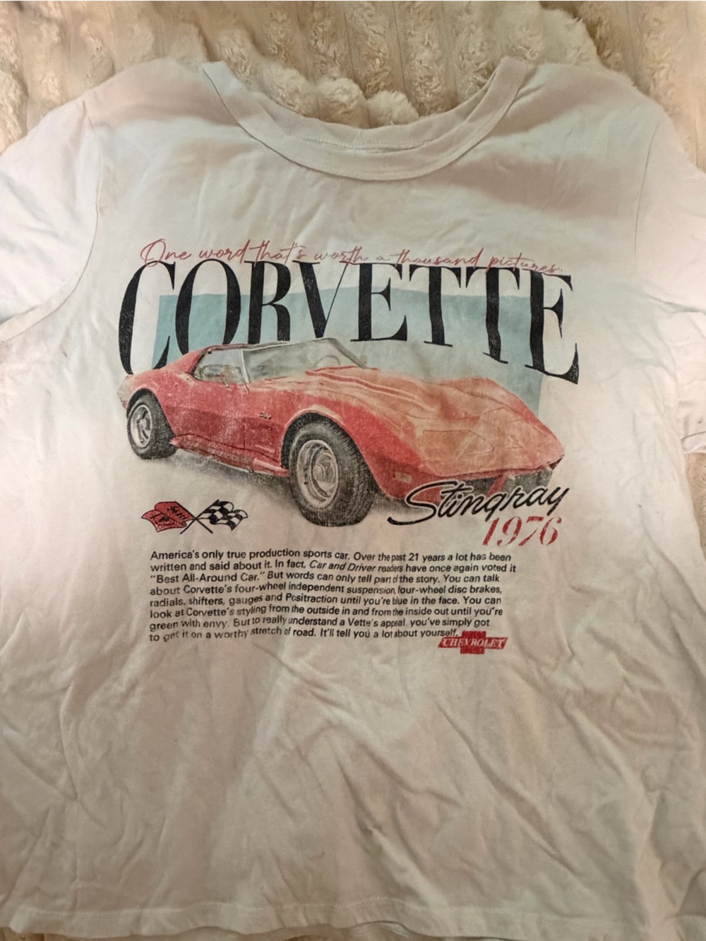 Corvette Stingray 1976 Graphic Tee - White with Red Car